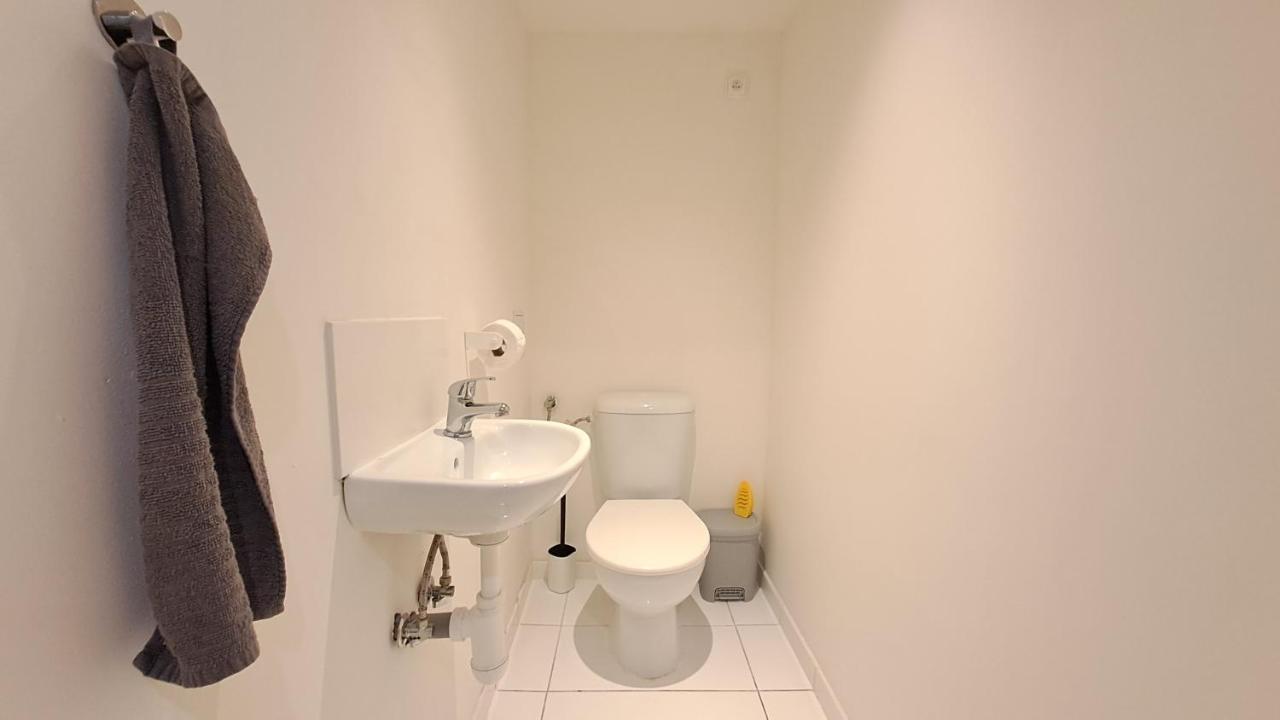 Spacious, Light In Vinohrady Apartmán